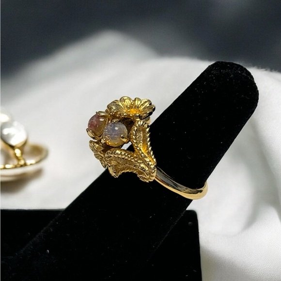 Vintage Avon Gold Tone Created Opals & Floral Ring Sz 5 to 6.5 - Picture 5 of 9